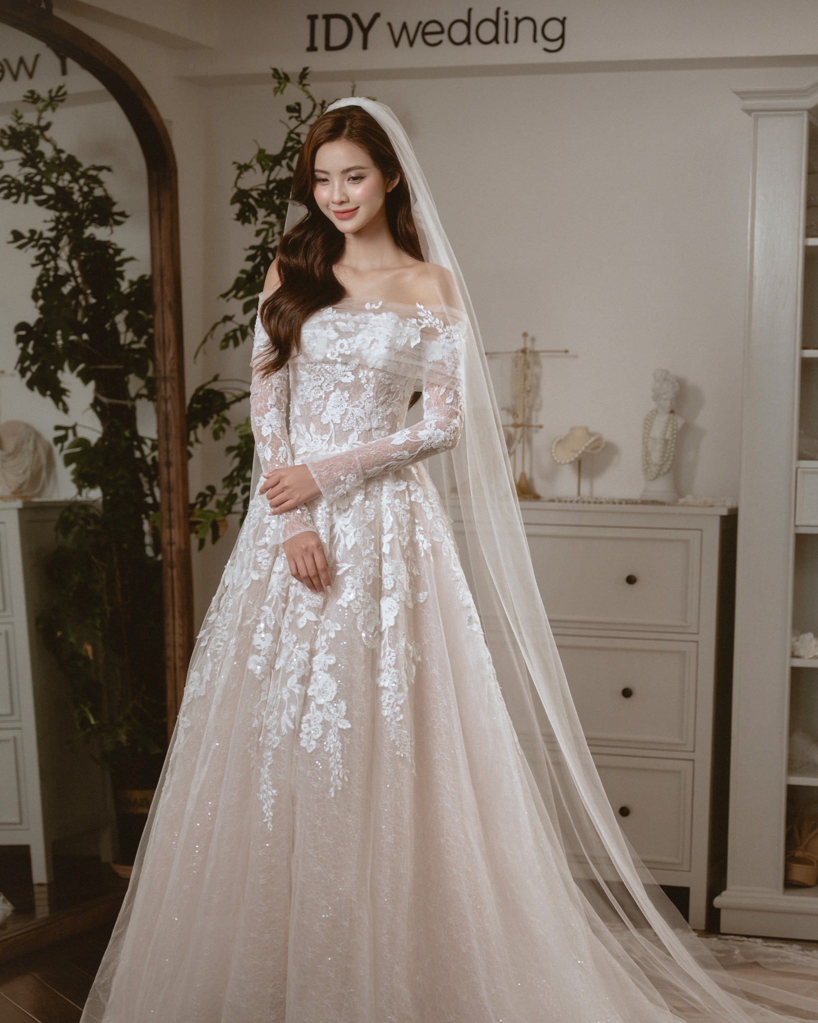 Thử váy cưới tại Idy Atelier